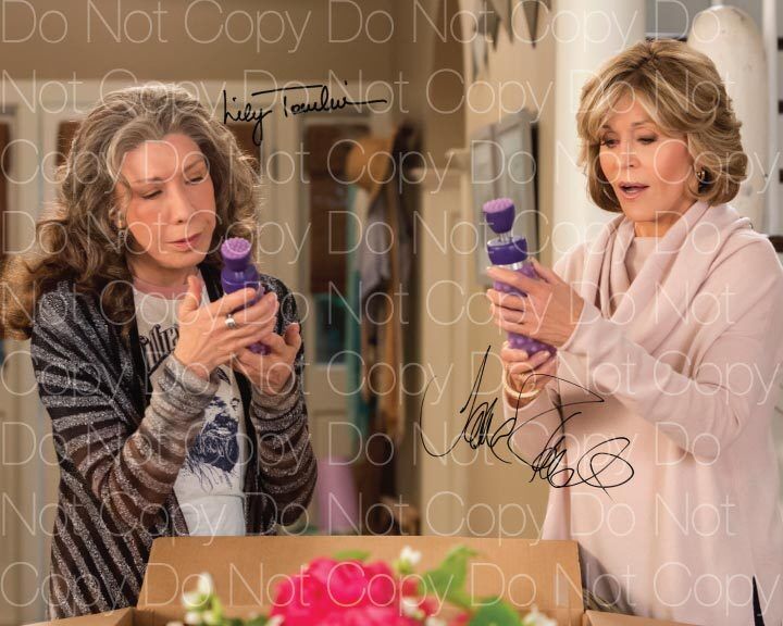 Grace & Frankie signed Jane Fonda Tomlin 8X10 Photo Poster painting picture poster autograph RP3