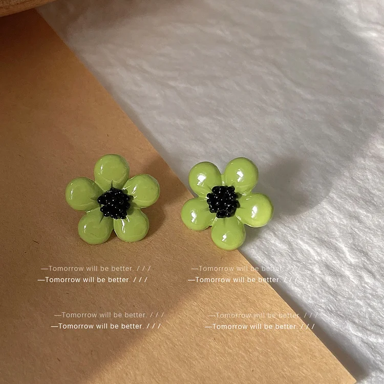 Sweet Light Green Flower Earrings - yankia