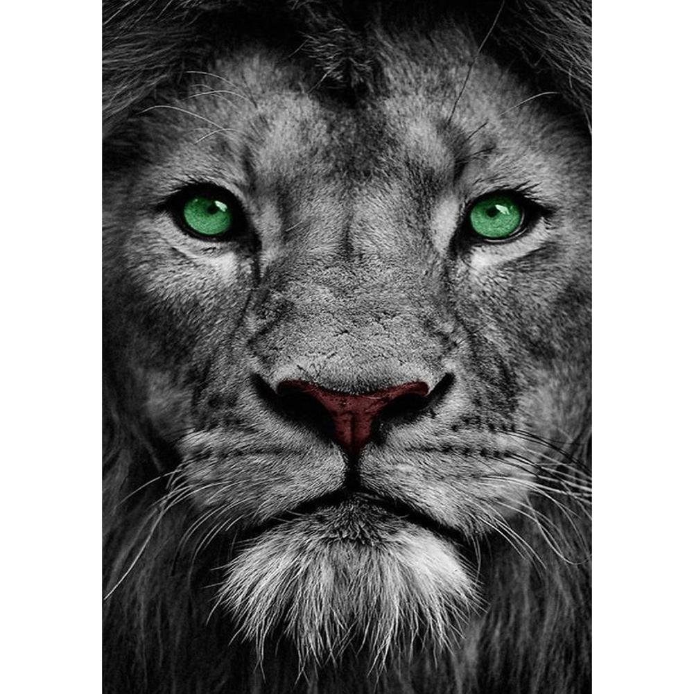 Лев 30. Lion Green Eyes. Lion's Eye Diamond.