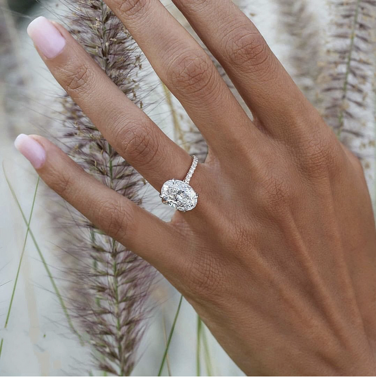 Silver Finger Luxury Oval Cut Diamond Rings For Women