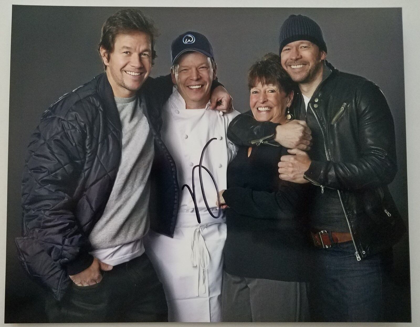 Paul Wahlberg Signed 8x10 Photo Poster painting Wahlburgers Chef TV Show Alma Nove Legend RAD