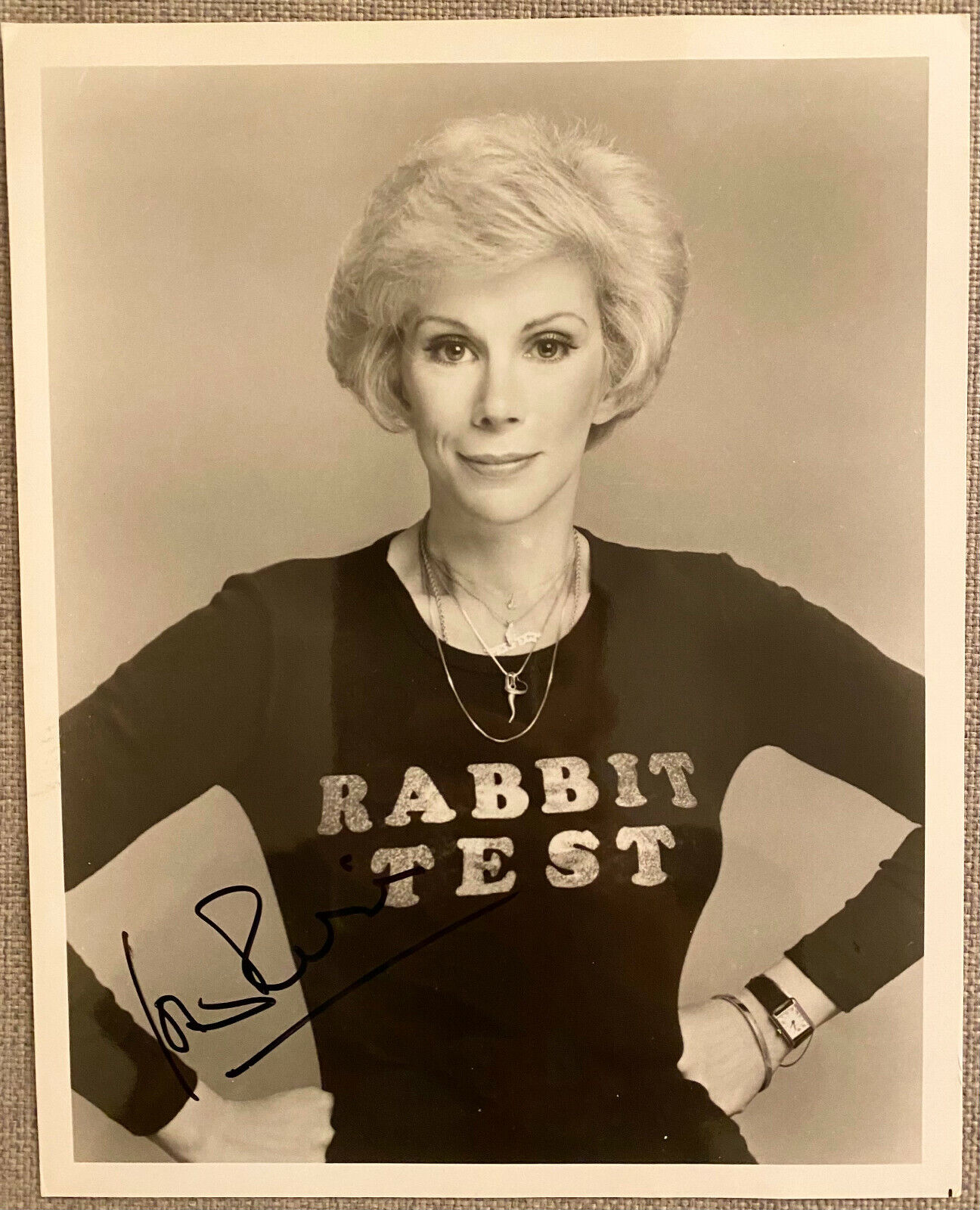 Joan Rivers Signed 8x10 B&W Photo Poster painting - Authentic, RARE, RIP, Comic Legend