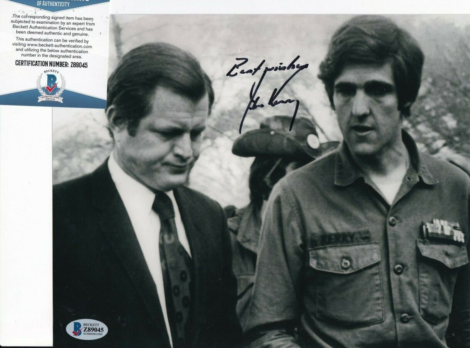 JOHN KERRY signed (USA SENATOR) Democrat Politician 8X10 Photo Poster painting BECKETT Z89045