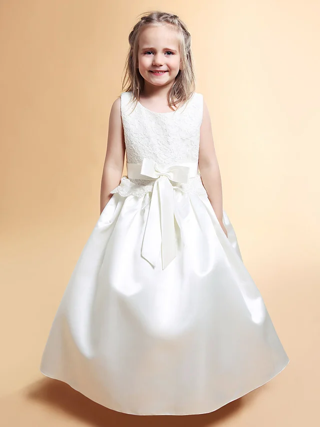  Daisda Sleeveless Scoop Neck A-Line Flower Girl Dress Floor Length Lace Satin With Lace Sash Ribbon Bow 