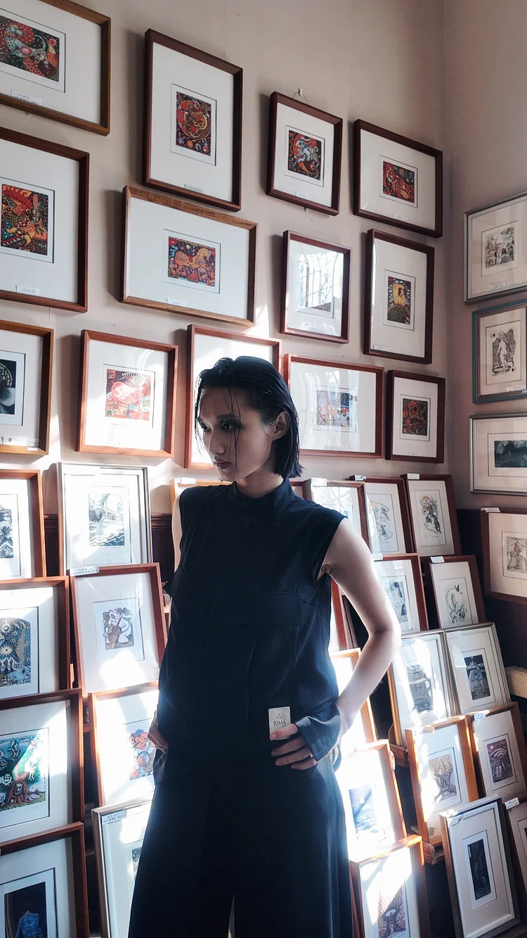 JUMA Qipao Style Vest  - 6 Recycled Water Bottles - Black