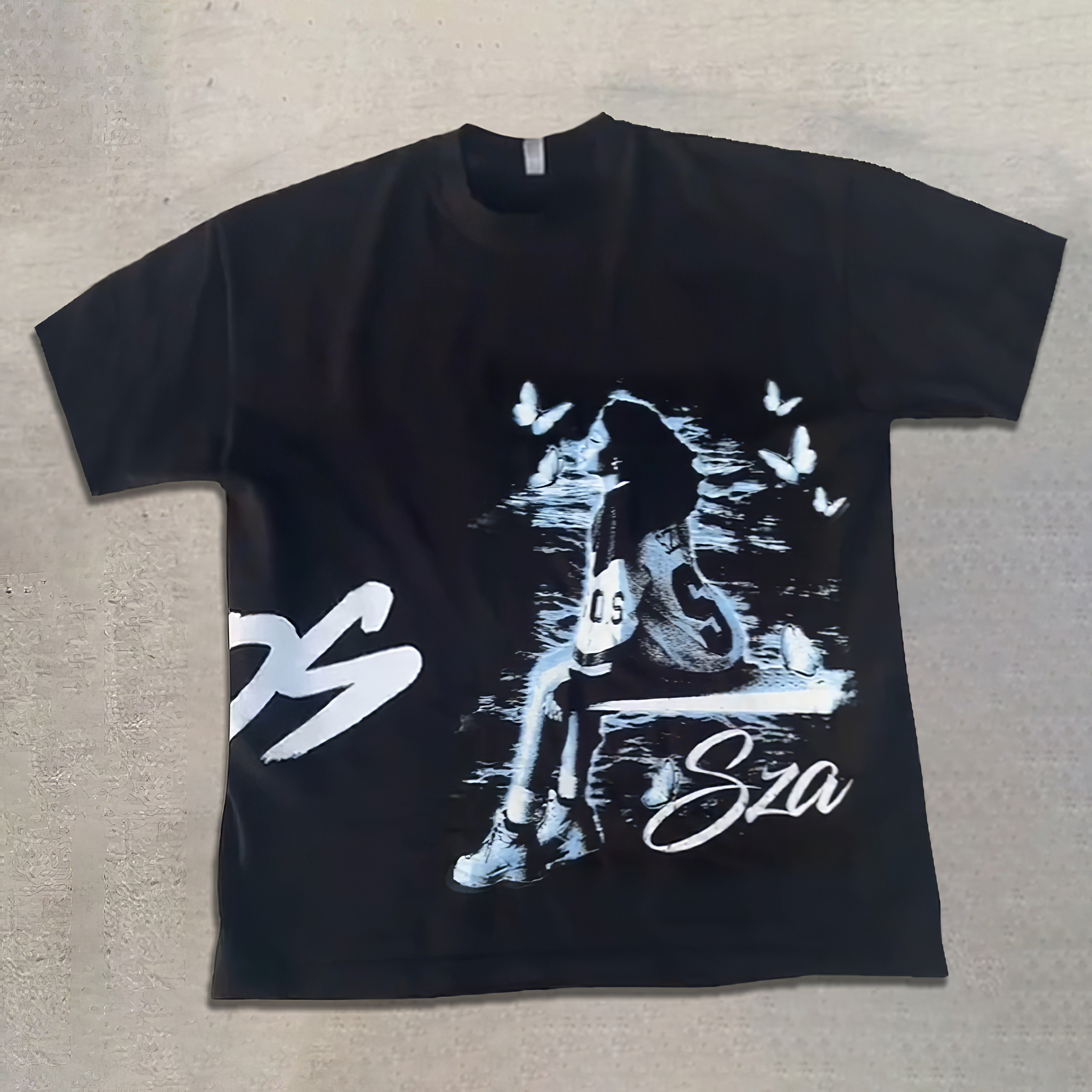 Fashionable celebrity graphic T-shirts
