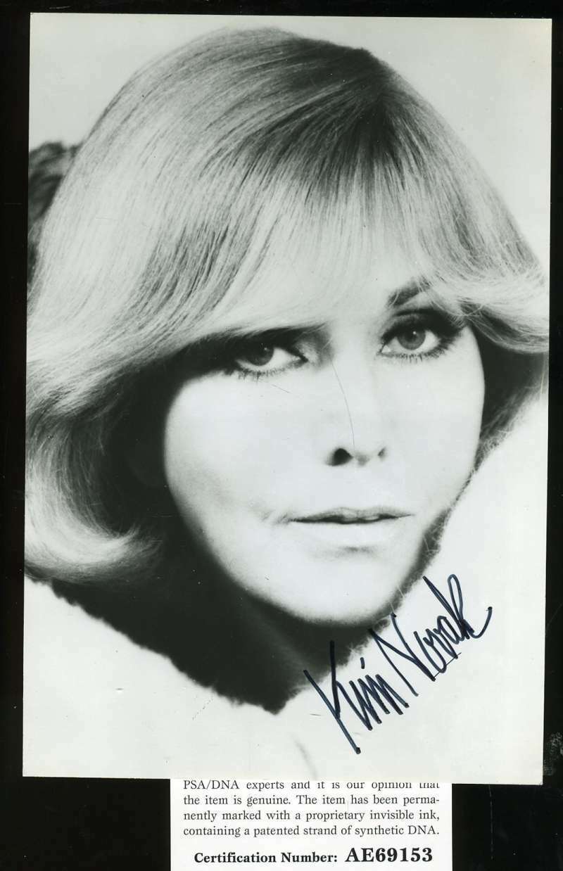 Kim Novak Psa Dna Coa Hand Signed Photo Poster painting Autograph