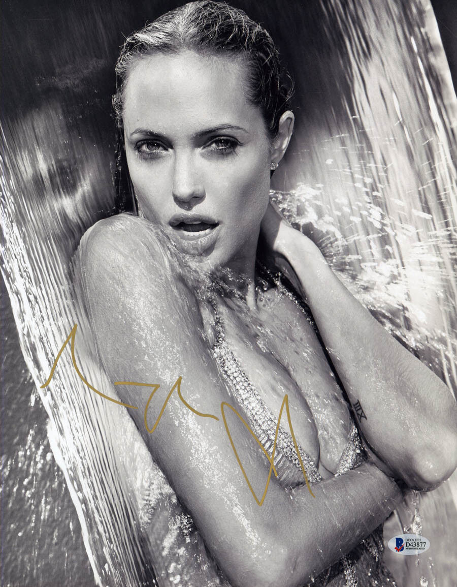 Angelina Jolie SIGNED 11x14 Photo Poster painting Maleficent Salt HOT *SEXY* BECKETT AUTOGRAPHED