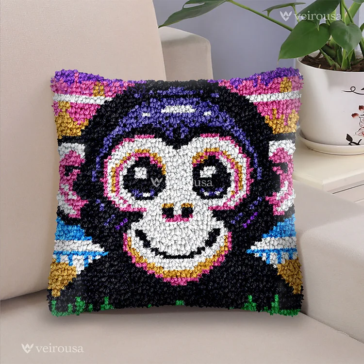 Little Gorilla - Latch Hook Pillow Kit veirousa