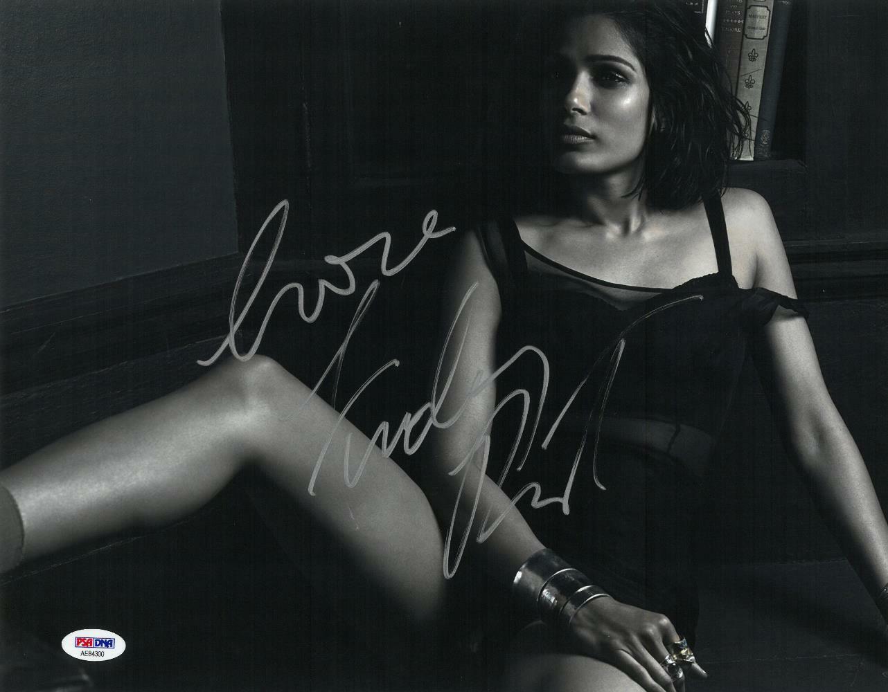 Freida Pinto Signed Sexy Authentic Autographed 11x14 Photo Poster painting PSA/DNA #AE84300