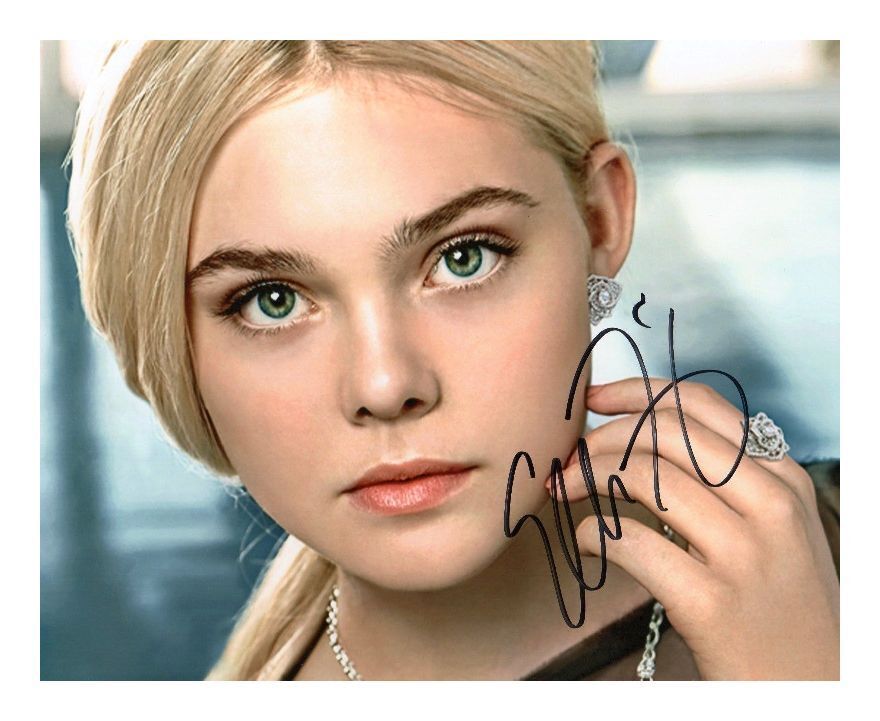 ELLE FANNING AUTOGRAPHED SIGNED A4 PP POSTER Photo Poster painting PRINT