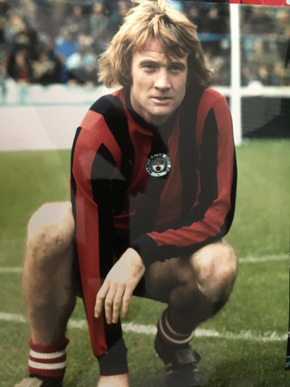 RODNEY MARSH - MANCHESTER CITY LEGEND - BRILLIANT UNSIGNED Photo Poster paintingGRAPH