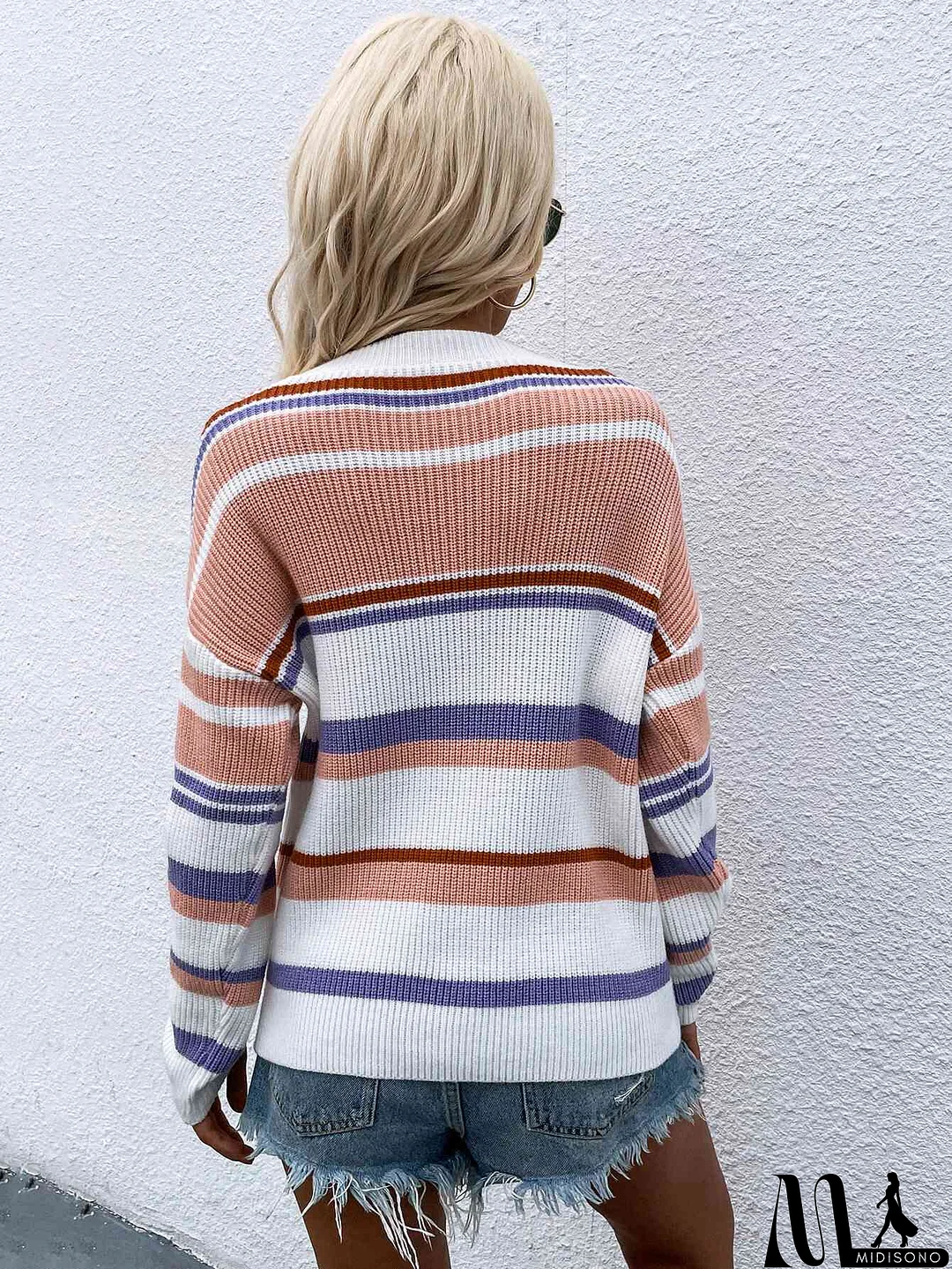 MidiSono - Chic and Versatile Sweater
