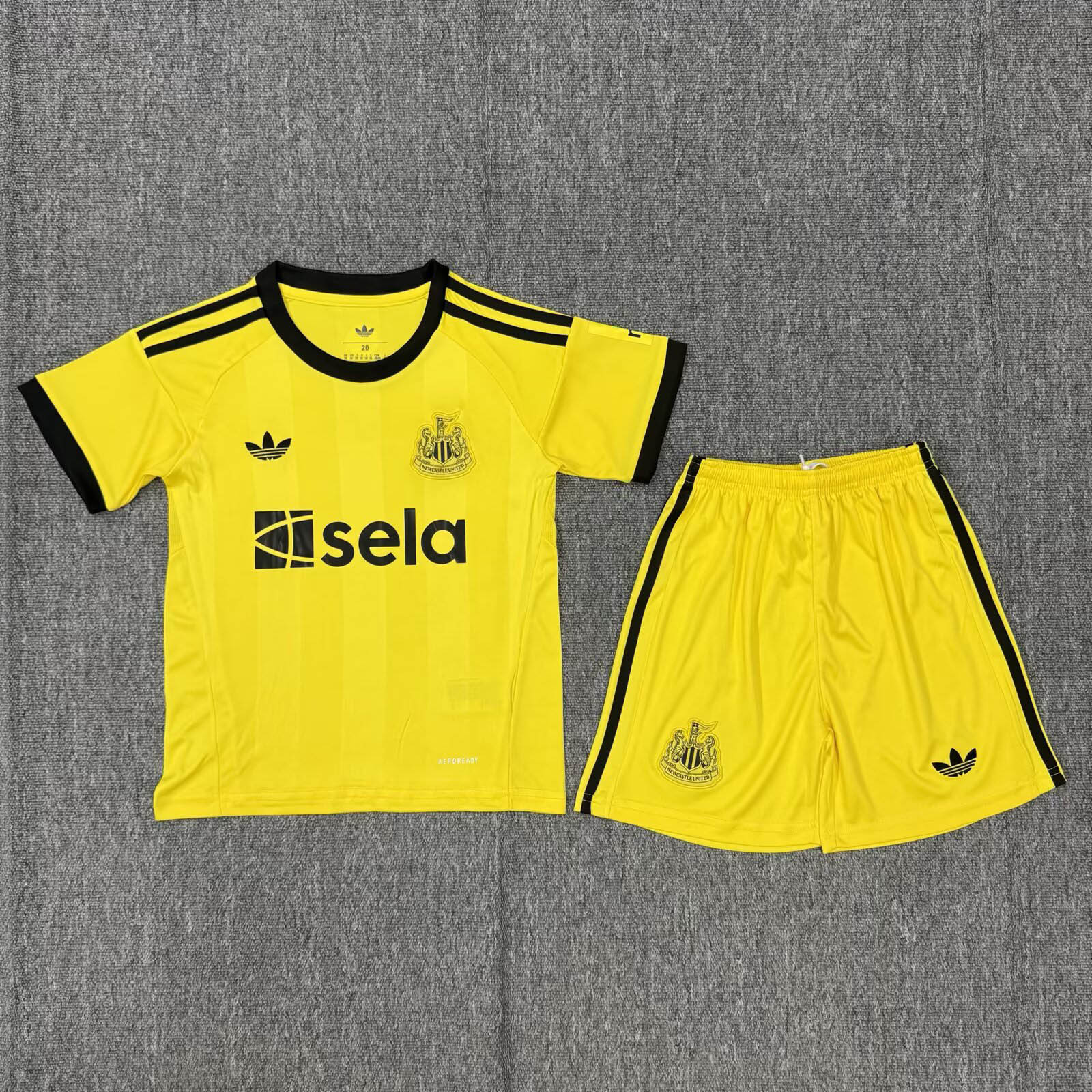 2025-2026 KIDS Newcastle United Goalkeeper Football Shirt 1:1 Thai Quality- Maxi Kit