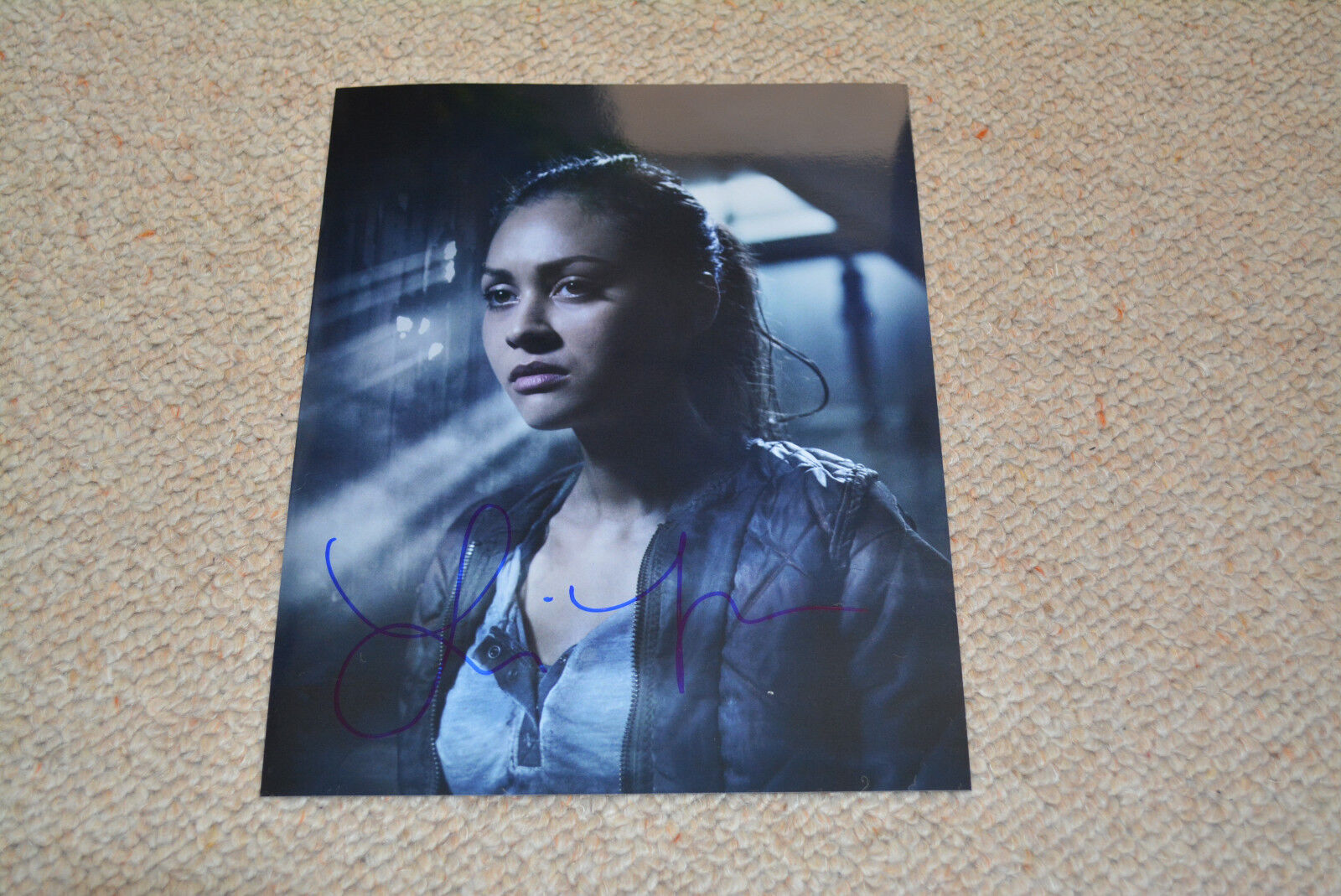 LINDSEY MORGAN signed autograph 8x10 (20x25 cm) In Person THE 100 Raven