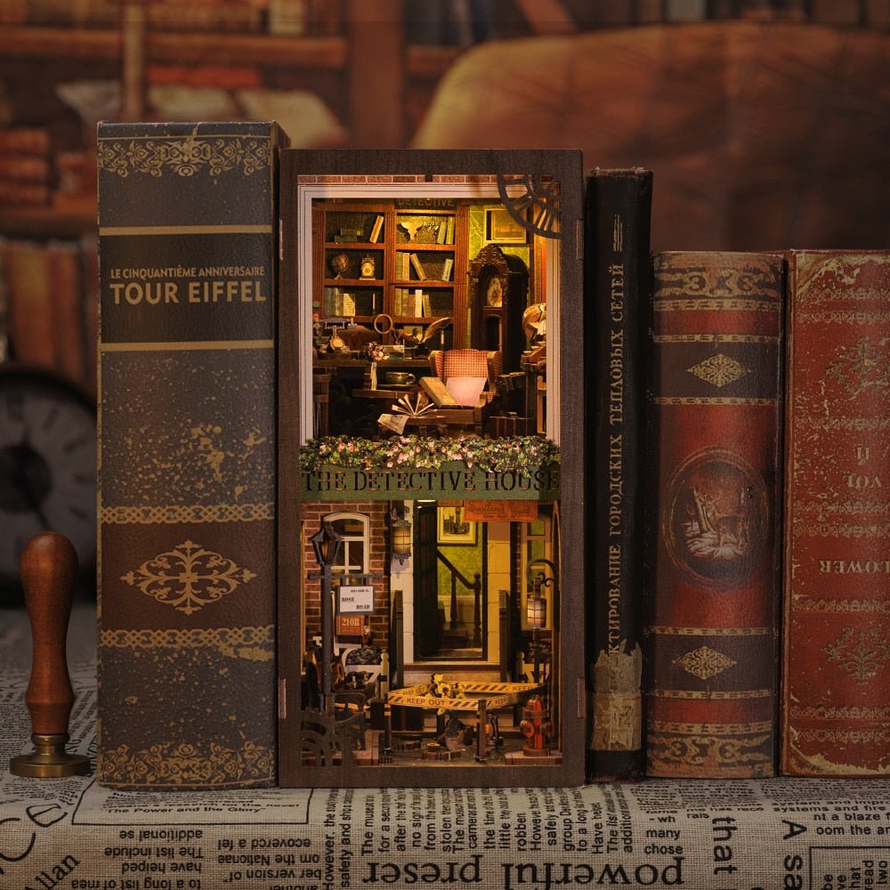 Rose Detective Agency Book Nook Kit (Sherlock Holmes Inspired)