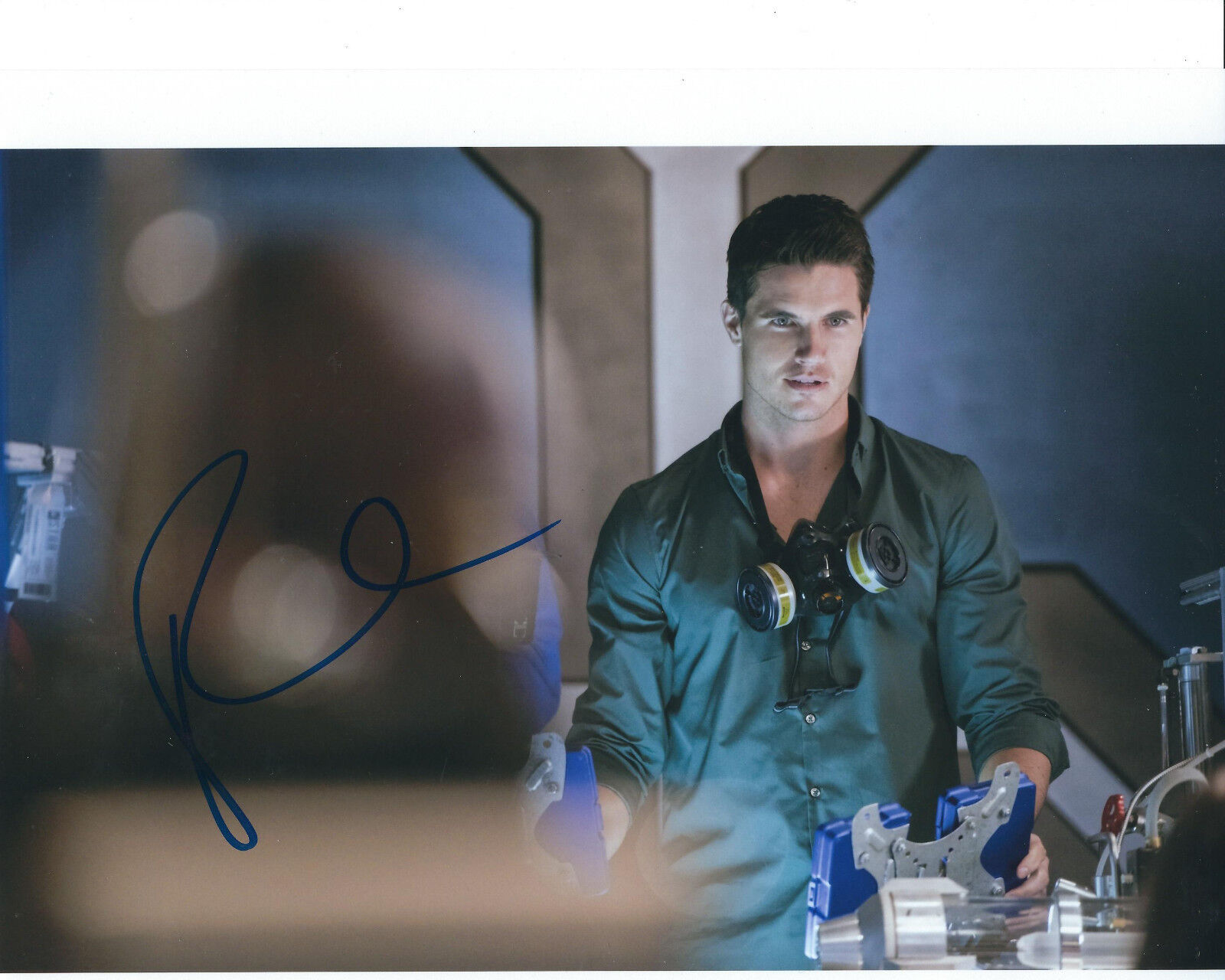 ROBBIE AMELL THE FLASH AUTOGRAPHED Photo Poster painting SIGNED 8X10 #11 RONNIE RAYMOND