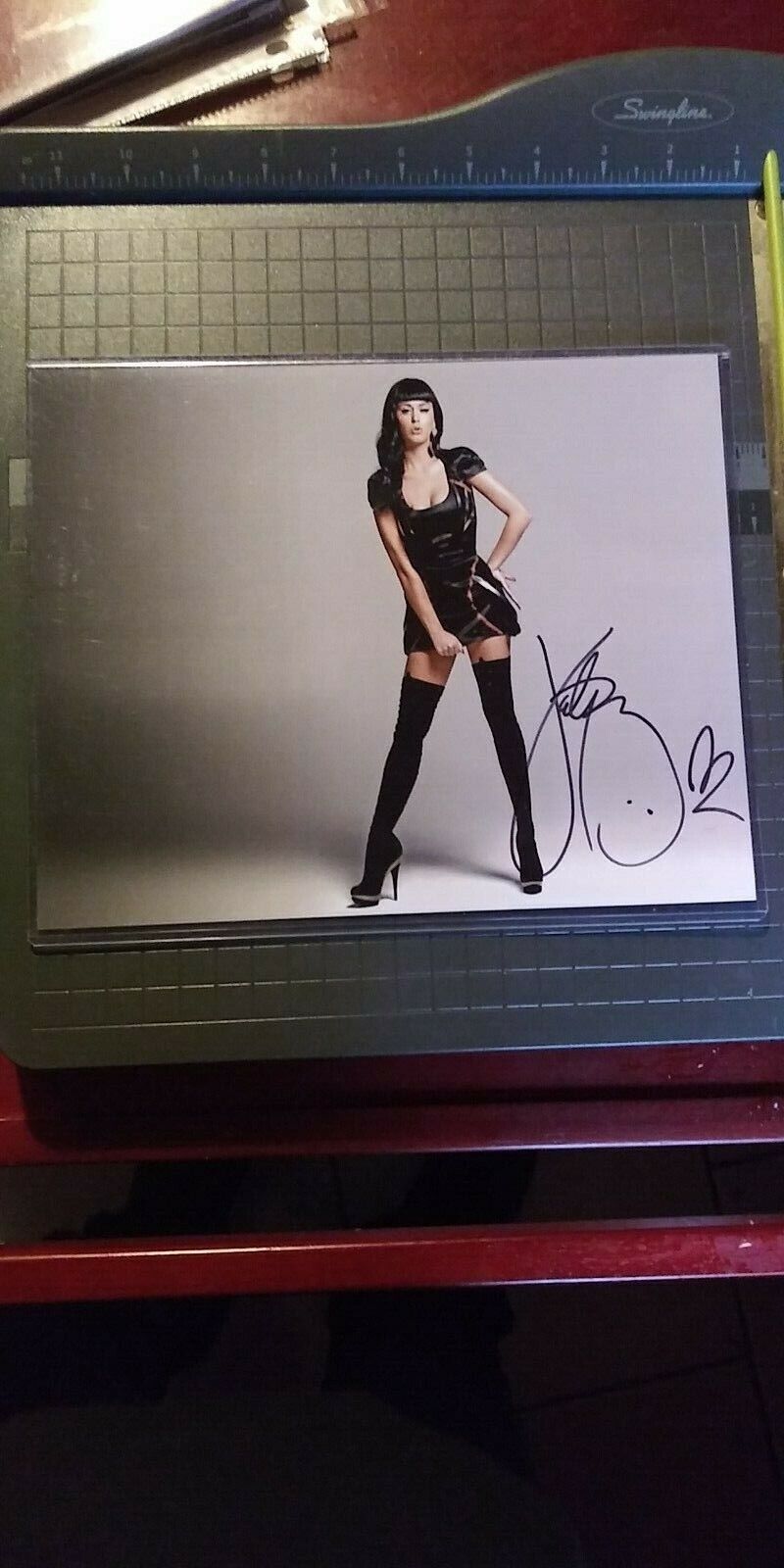 Katy Perry signed 8x10 COA