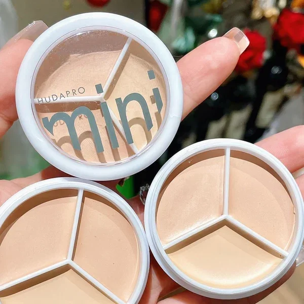Tri-Color Concealer Of Covers Acne Marks Dark Circles