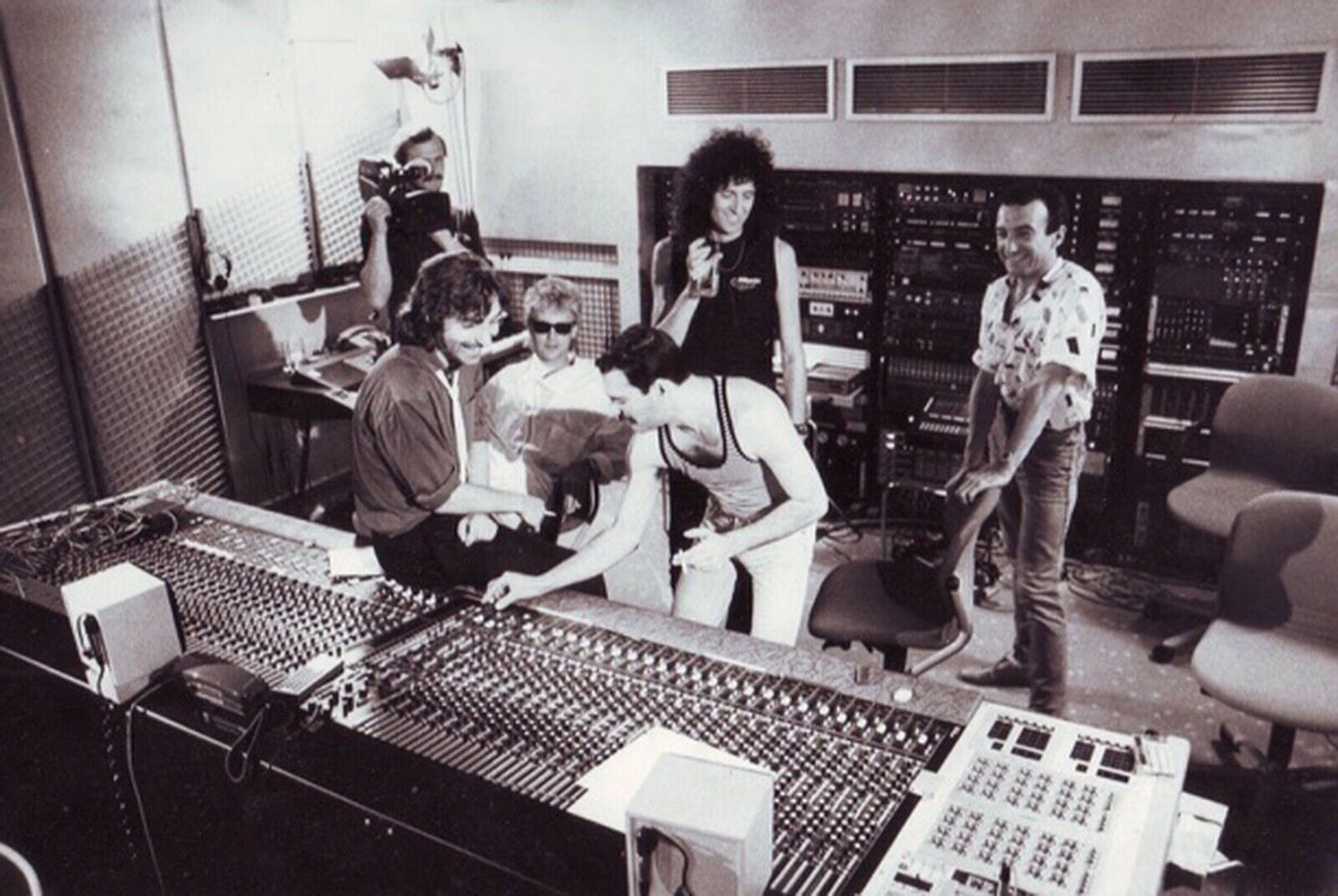 ?? QUEEN BAND 11x14” Photo Poster painting - Freddie Mercury & Brian May in the studio!