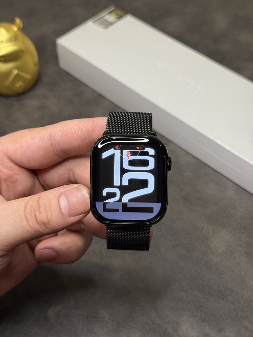Smartwatch with Cellular SIM Card Version