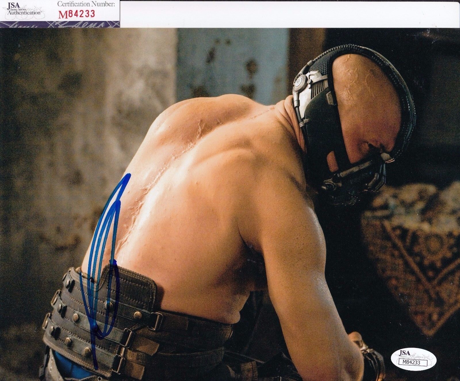 Tom Hardy signed Batman *The Dark Knight Rises* 8X10 BANE JSA Authentic M84233