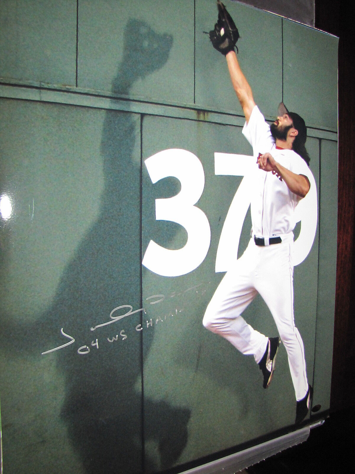 JOHNNY DAMON BOSTON RED SOX 2004 WS CHAMPS ACTION SIGNED 16x20