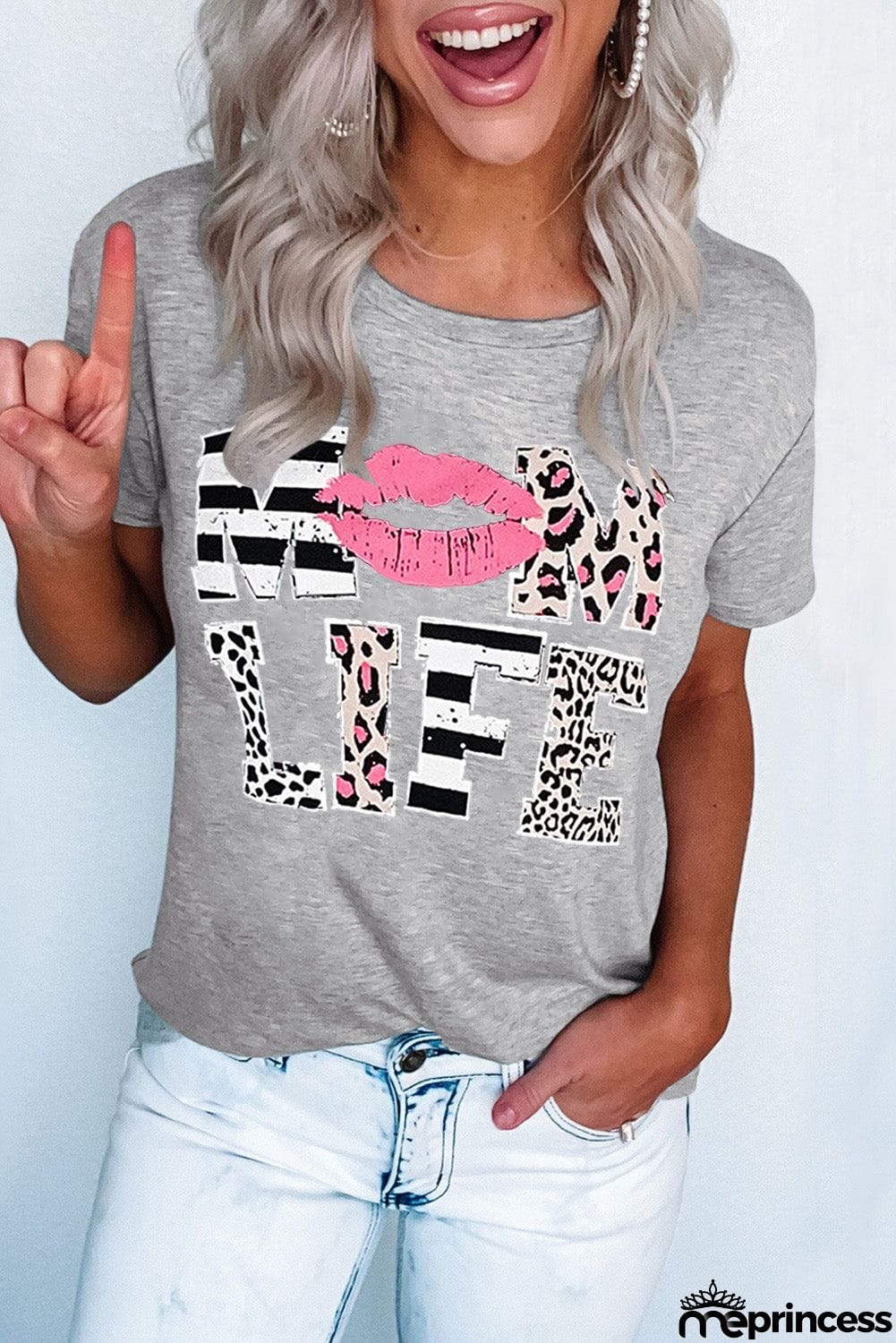 Mom Life Lips Gray T-Shirt