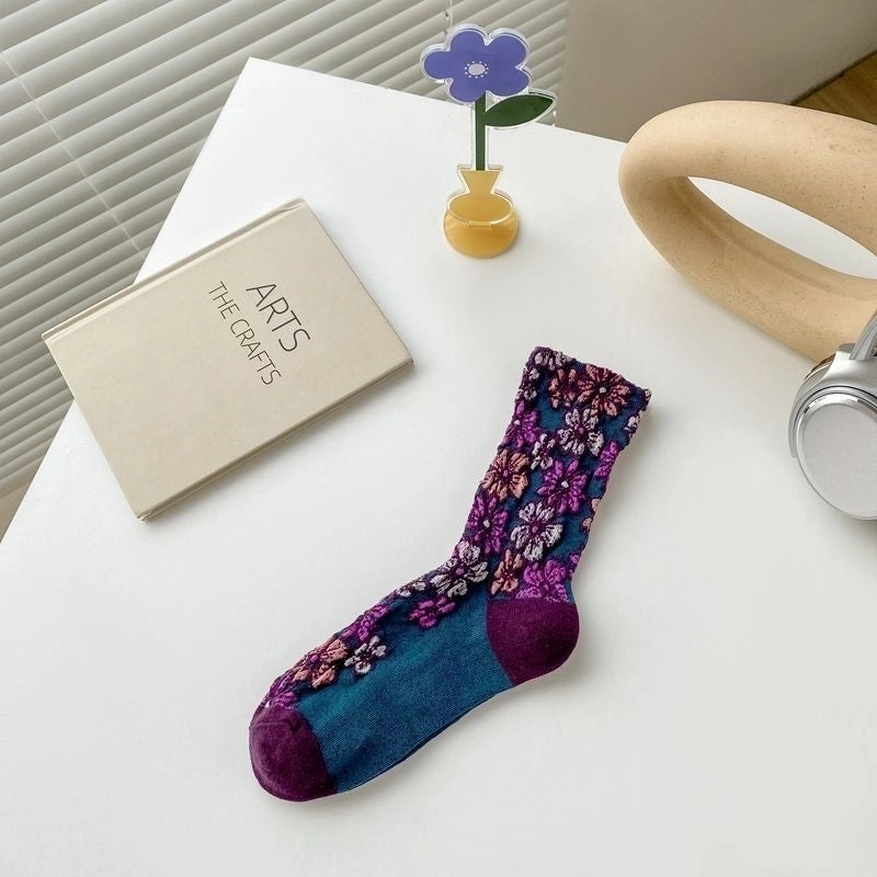 Women’s Retro Flower Cotton Crew Socks A Pair