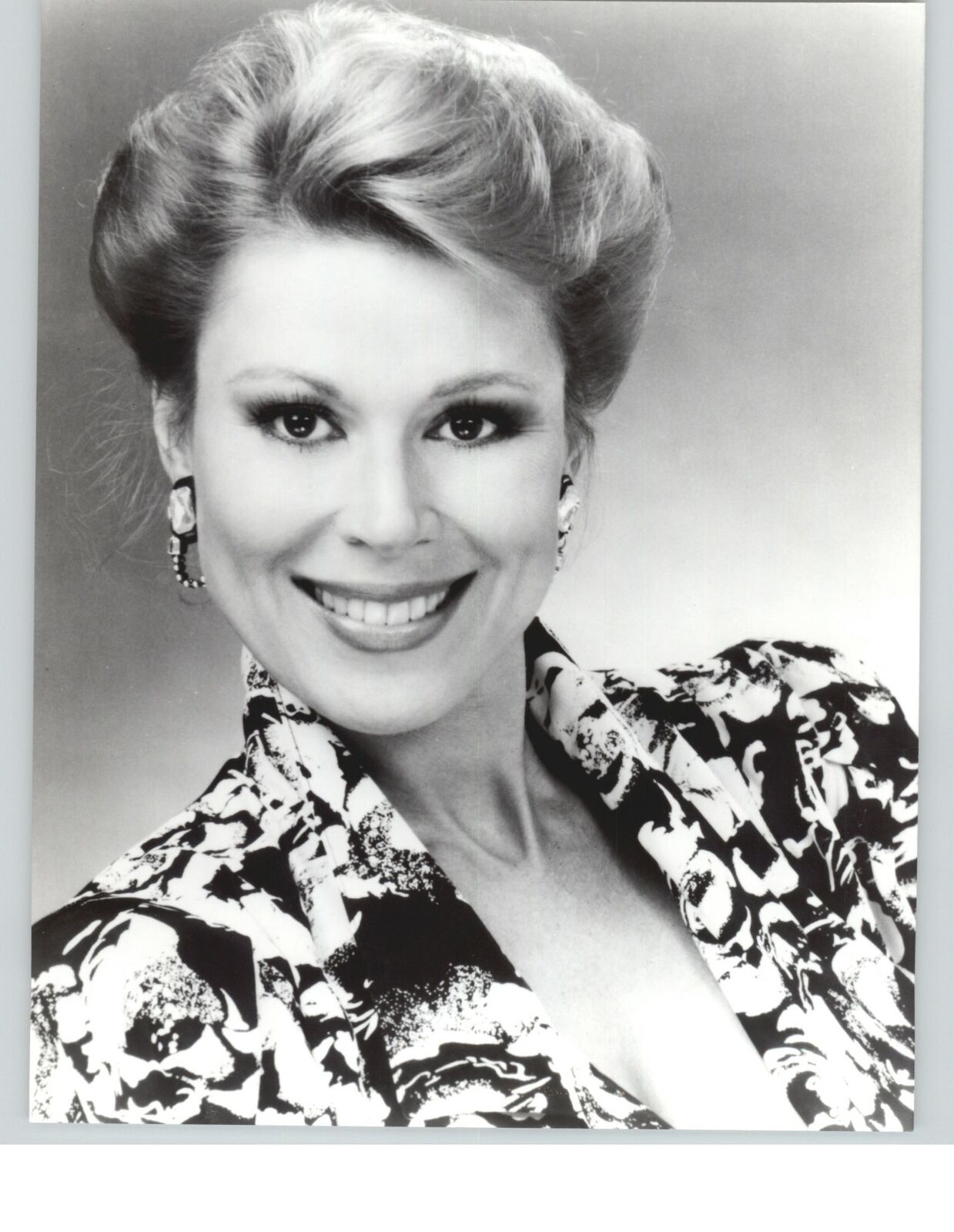 Leslie Easterbrook - 8x10 Headshot Photo Poster painting - Ryan's Hope