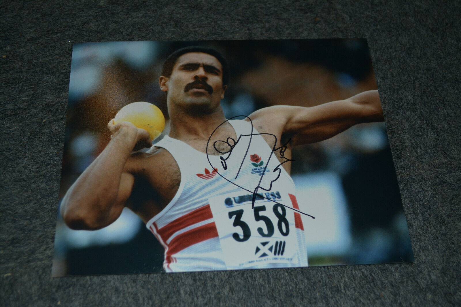 DALEY THOMPSON signed autograph 8x10 / 20x25 cm In Person OLYMPIC GAMES