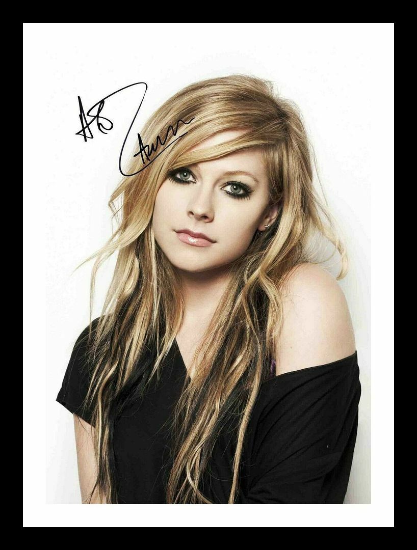 Avril Lavigne Autograph Signed & Framed Photo Poster painting 8