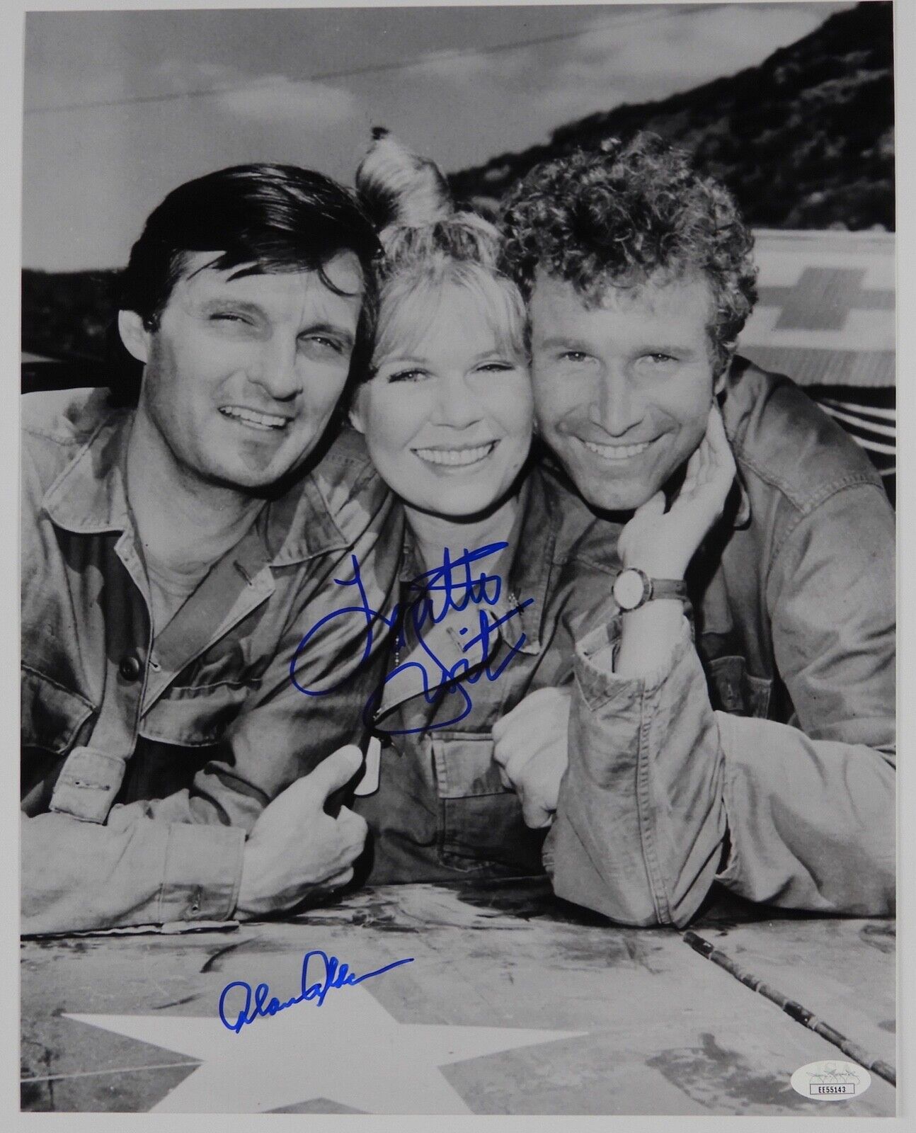 Alan Alda Loretta Swit M*A*S*H MASH Autograph Signed Photo Poster painting JSA 11 x 14