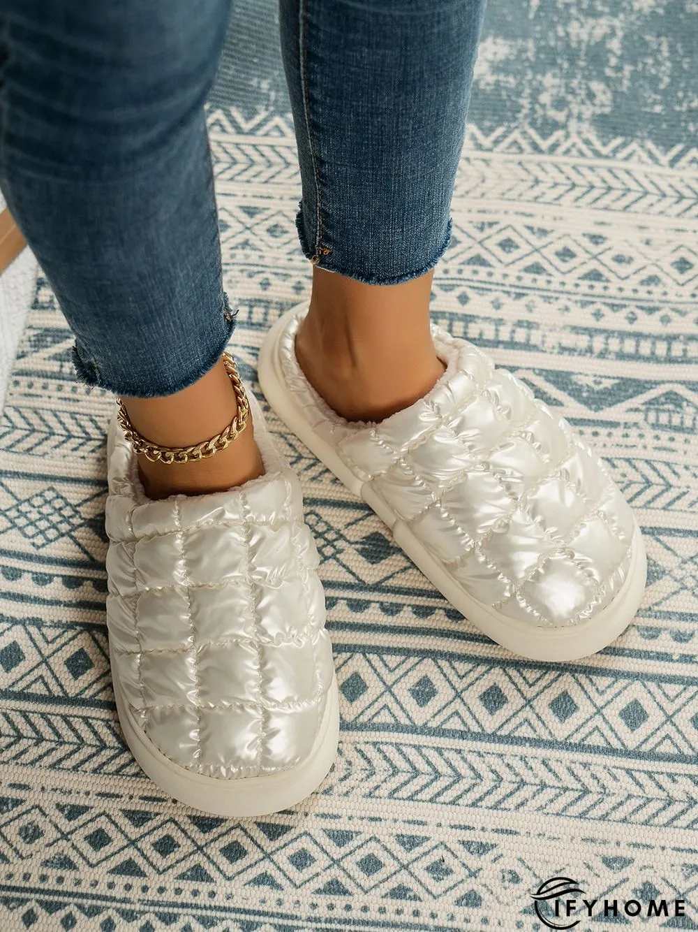 Thermal Lined Quilted Bedroom Slippers | IFYHOME