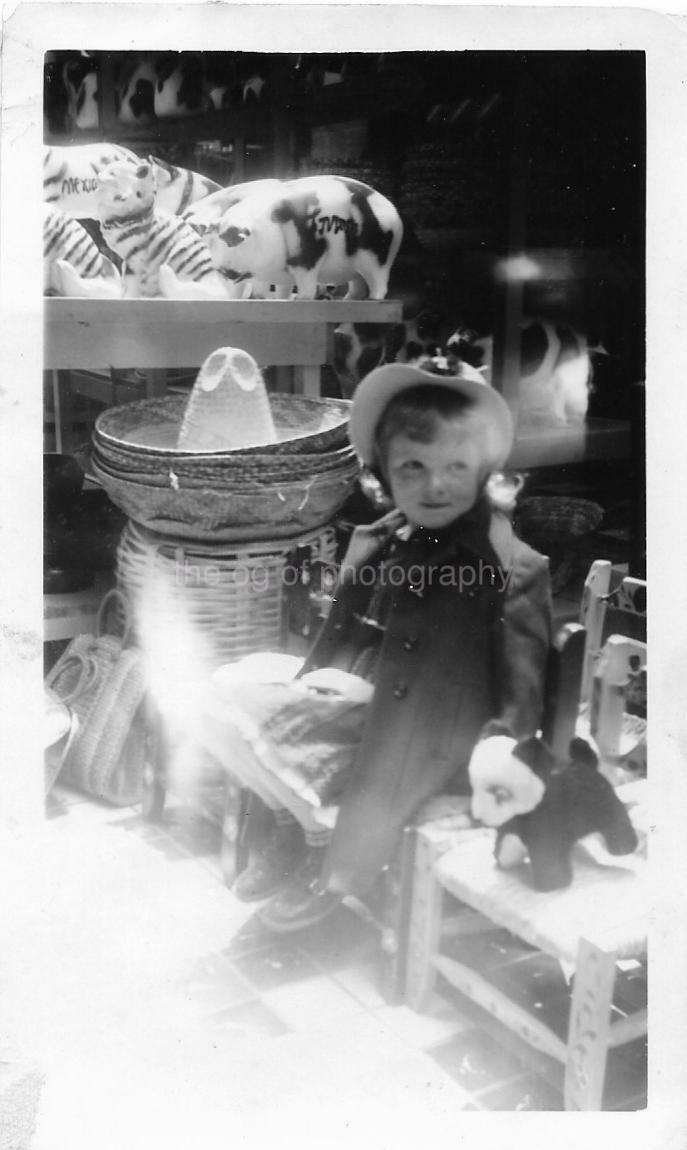 Vintage FOUND Photo Poster paintingGRAPH Black And WhiteOriginal Snapshot 04 45 E