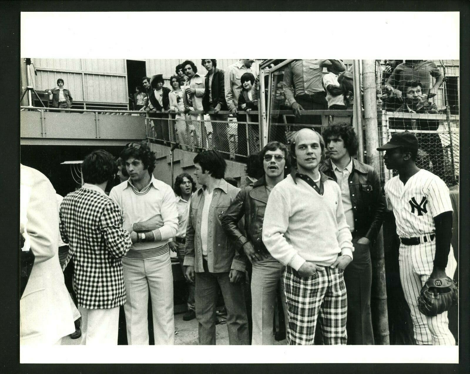 Islanders thanked by Yankees at Shea 1975 Press Original Photo Poster painting Henning Gillies