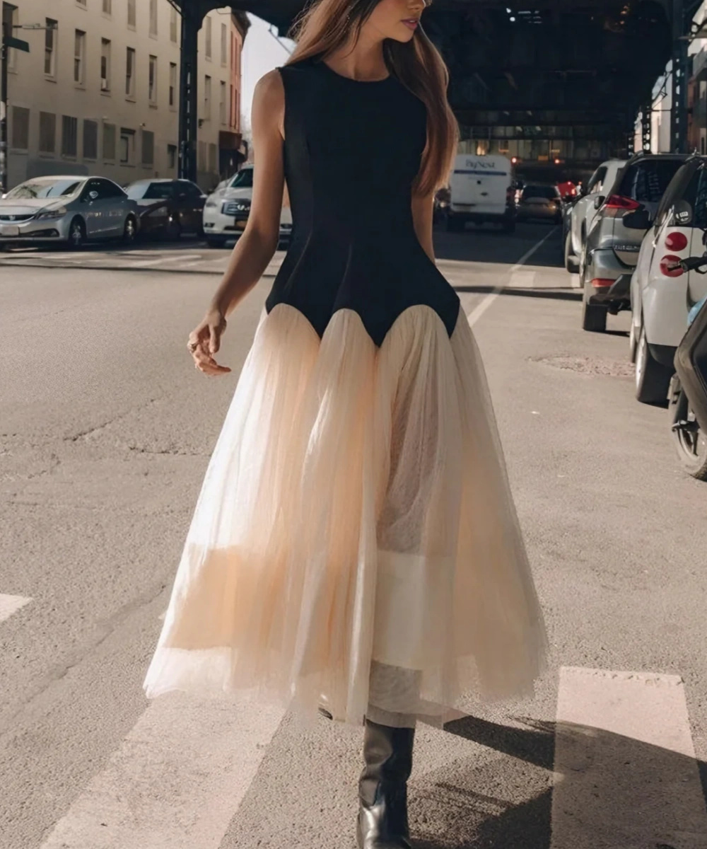 Rotimia Elegant Contrast Sleeveless Maxi Dress