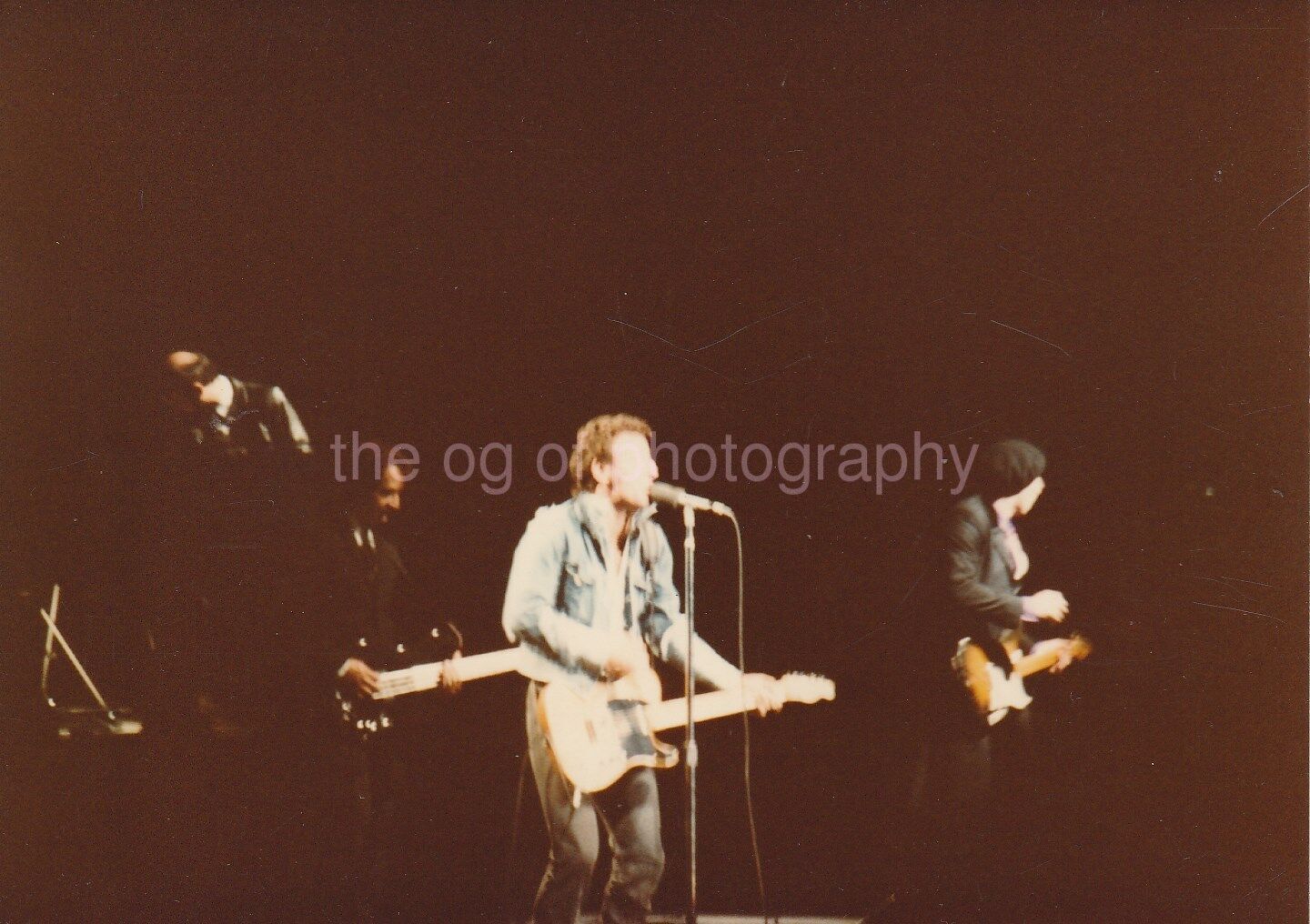 MUSICIAN Bruce Springsteen IN CONCERT Found Photo Poster painting COLOR89 7 Y