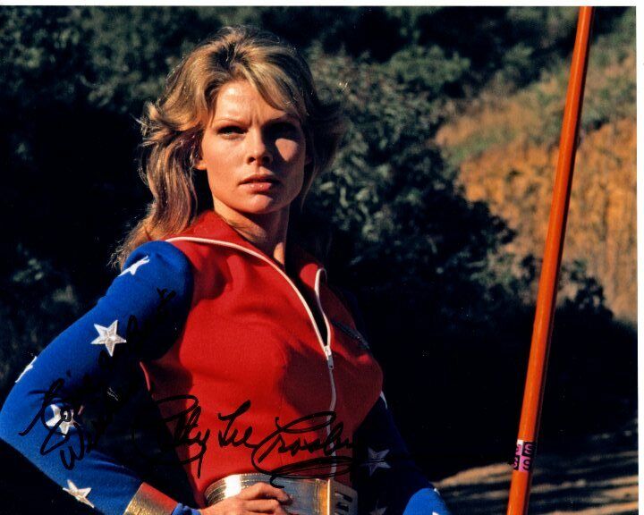 CATHY LEE CROSBY signed autographed WONDER WOMAN DIANA PRINCE 8x10 Photo Poster painting