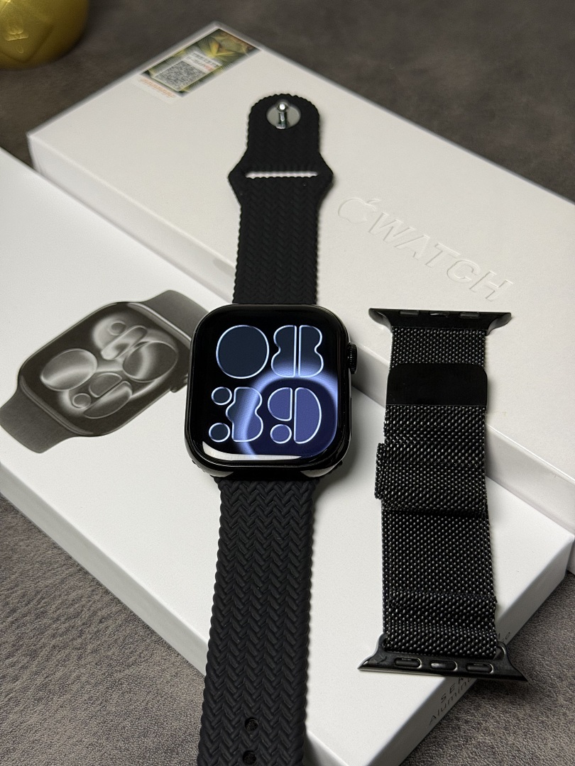 Smartwatch with Cellular SIM Card Version