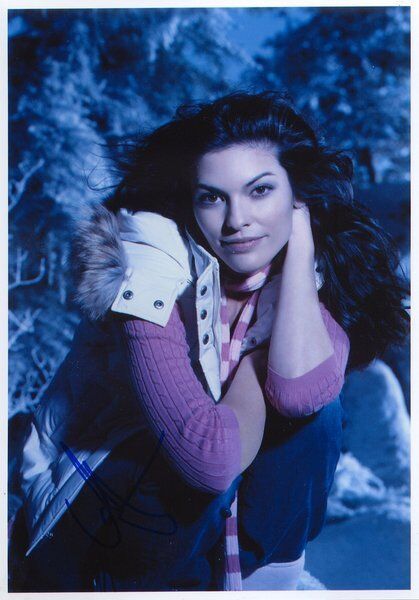 Alana de la Graza genuine autograph 6x8