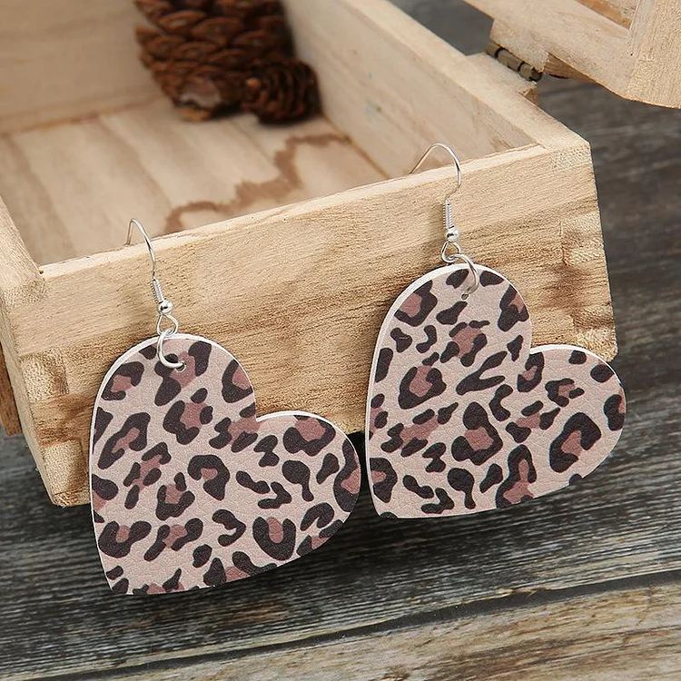 Creative heart-shaped double-sided leopard print pu earrings