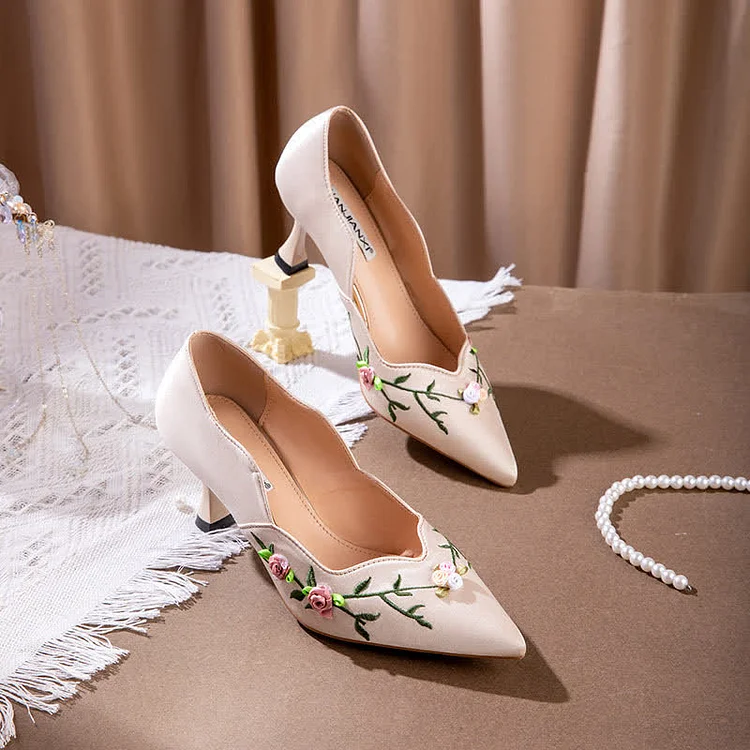 Vintage Floral Embroidery High Heel Pointed Shoes - Modakawa modakawa