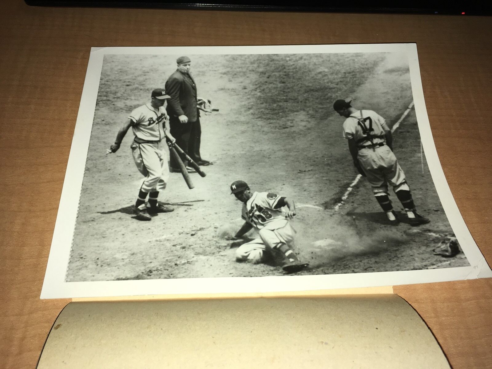 Milwaukee Braves Ed Mathews vs. Pittsburgh Pirates 1955 INP 7x9 News Photo Poster painting