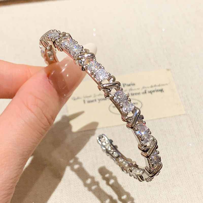クロスジルコン精緻ブレスレット