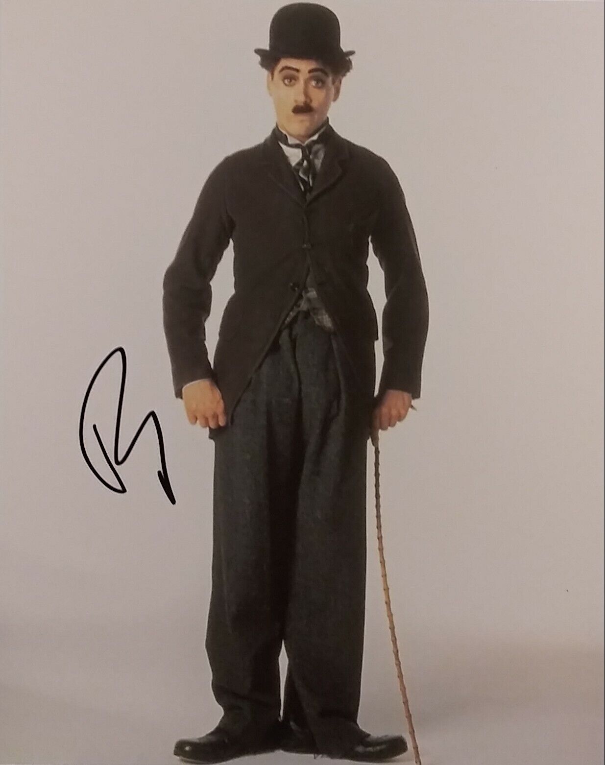 Robert Downey jr. - chaplain - signed 8x10