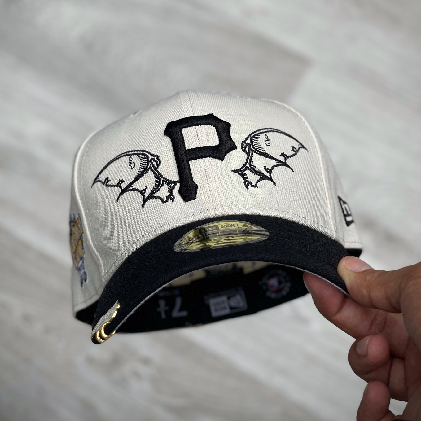 NEW ERA TEAM WINGS PITTSBURGH PIRATES EMBROIDERED CASUAL BASEBALL CAP