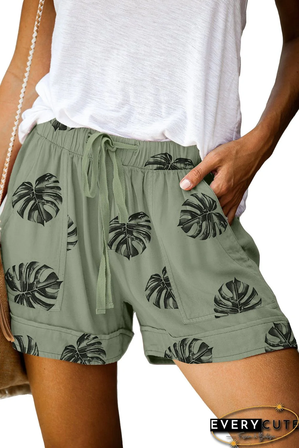 Green Floral Print Drawstring Casual Elastic Waist Pocketed Shorts