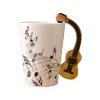 Mug en c&eacute;ramique avec anse en forme d'instrument de musique