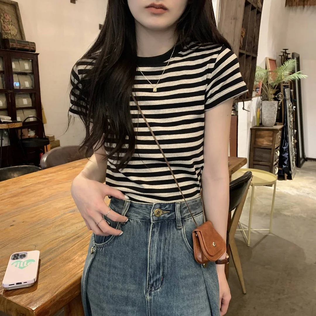 Uveng Uveng Bottom Shirt Summer 2024 New Design Sense Short-Sleeved T-Shirt Women's Retro Student Slim Jacket